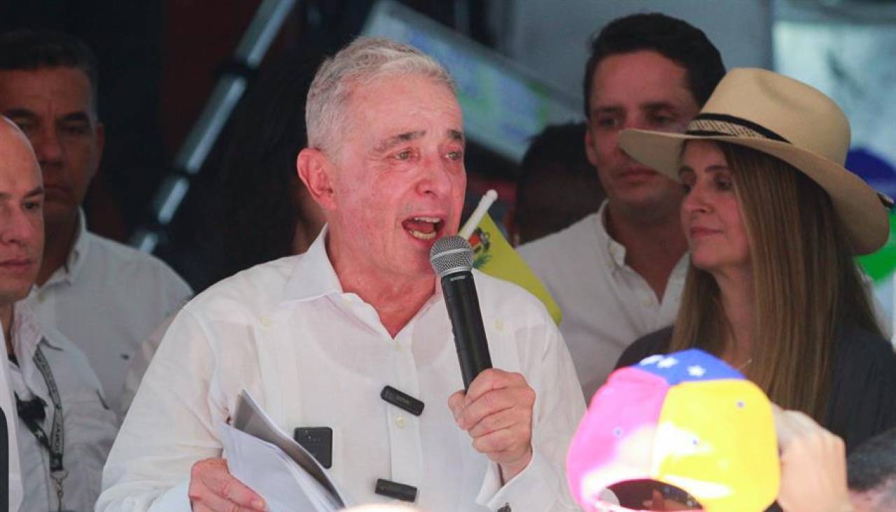 Álvaro Uribe pide intervención internacional para Venezuela que esté avalada por la ONU