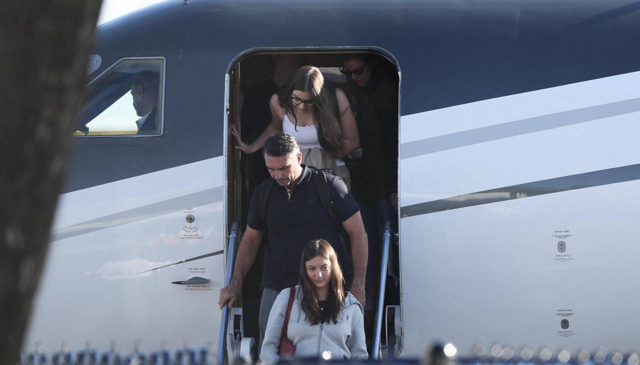 Flávio Bolsonaro aterriza en EEUU tres días después de las elecciones en Brasil en las que Lula fue reelecto