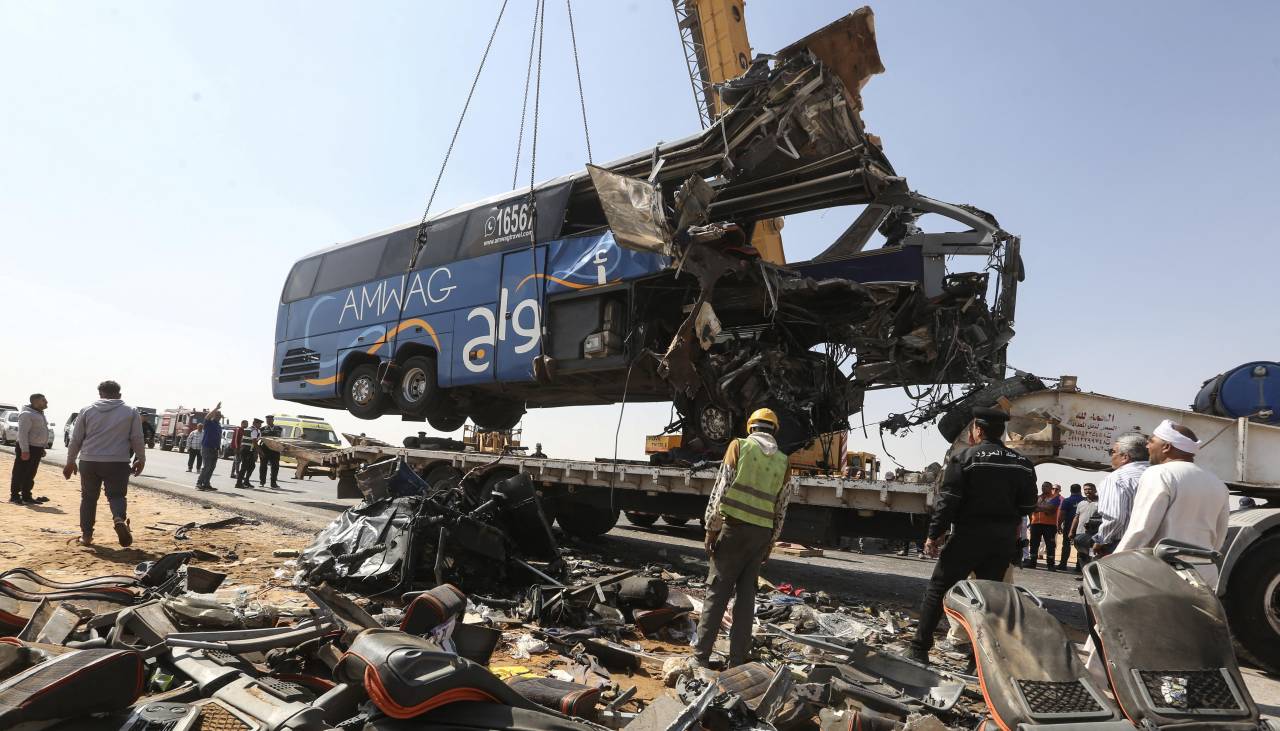 Un choque entre un autobús turístico y un camión deja 13 muertos y 34 heridos en Egipto