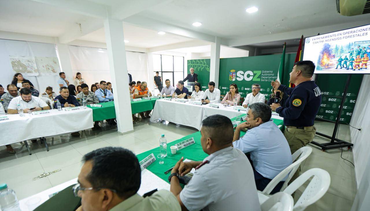 Instituciones cruceñas se reúnen en el COED para coordinar acciones contra los incendios