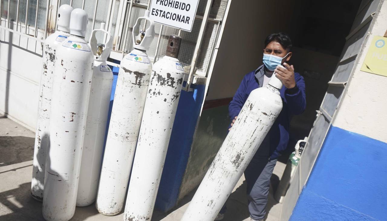 Colegio Médico dice que cirugías comienzan a suspenderse en El Alto por los bloqueos y puede ocurrir lo mismo en La Paz