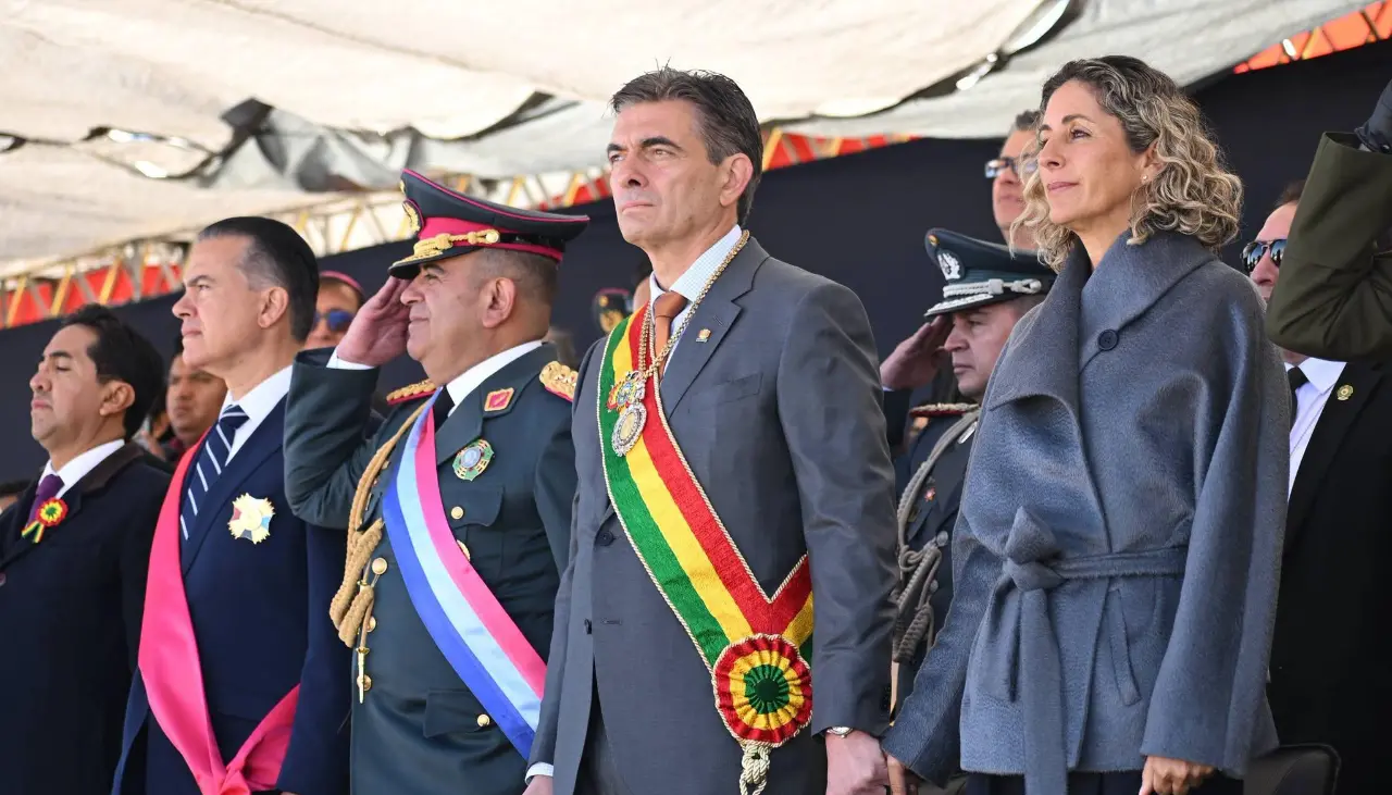 Rodrigo Paz participa en la Parada Militar sin brindar un discurso