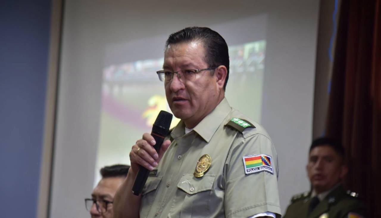 Comandante de la Policía a Aguirre: “La información que usted tiene es errada, no hay 5.000 policías en Santa Cruz”