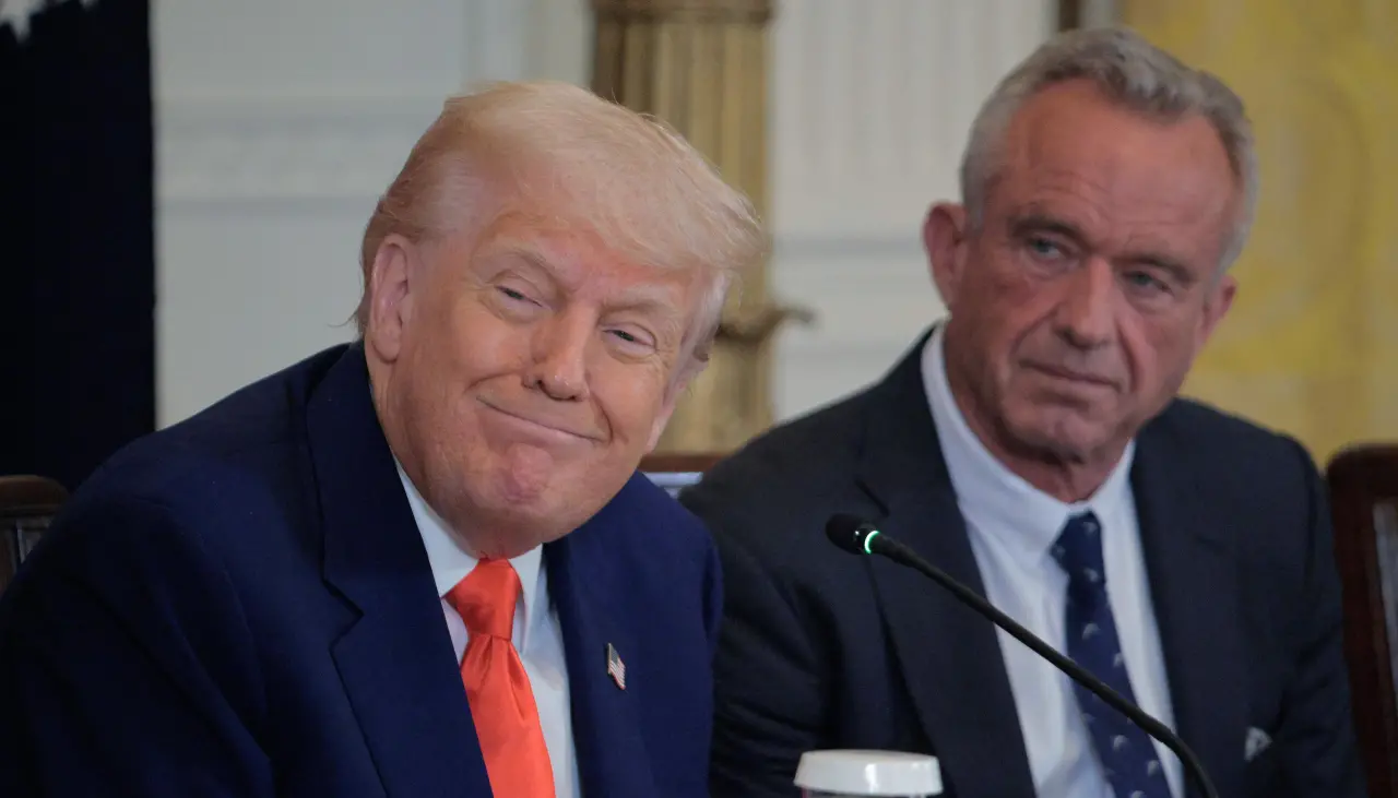 Trump amenaza con nuevos aranceles a la UE y a Apple