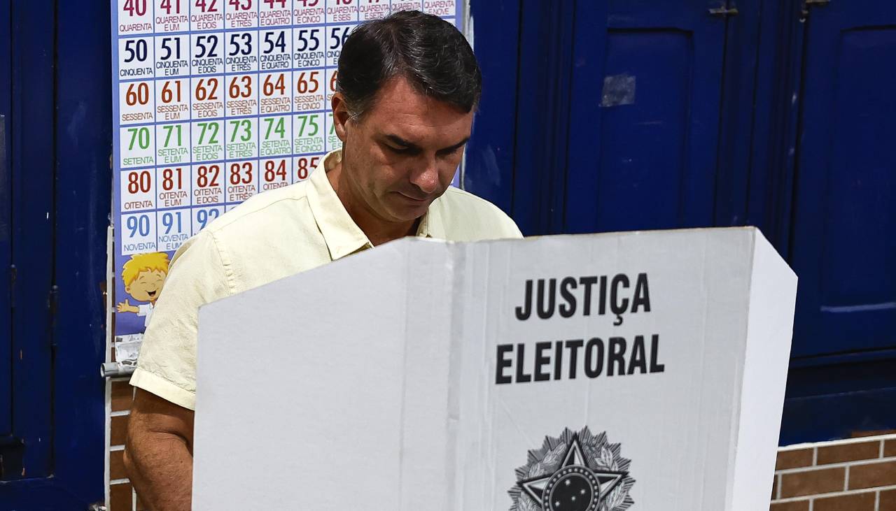 Argentina dice que Flávio Bolsonaro no pidió asilo