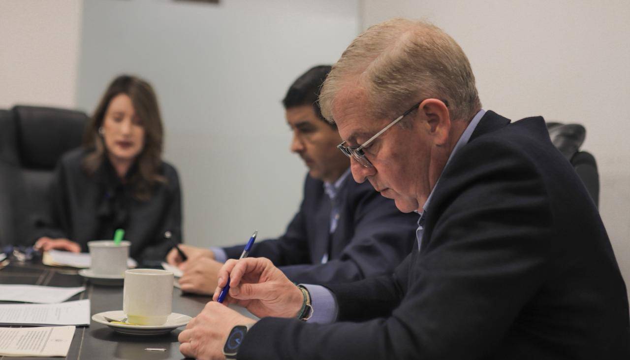 Comisión que investiga mala calidad de la gasolina convoca al presidente de YPFB para este miércoles