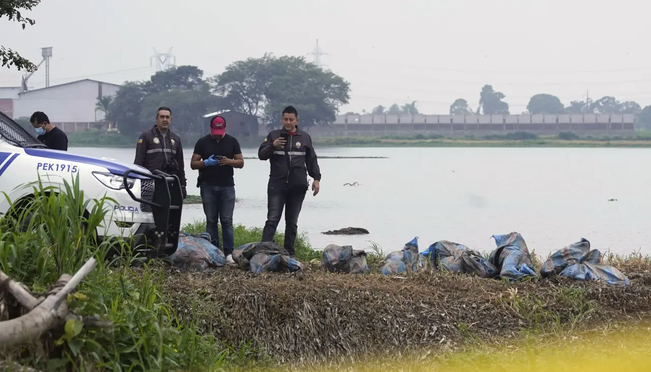Policía de Ecuador anuncia hallazgo de ocho cadáveres en bolsas en el suroreste del país