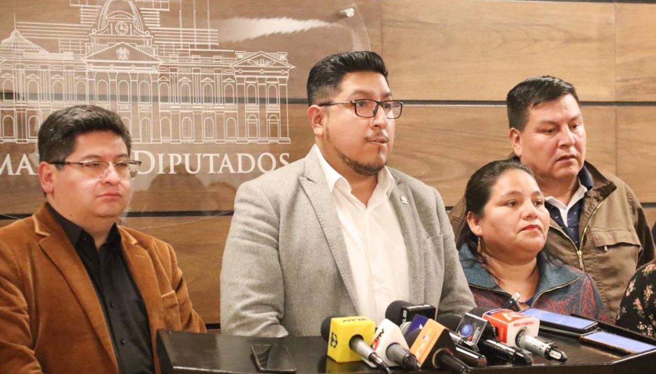 CC señala que Yujra busca aprobar en Diputados un contrato de litio y entregar a “precio de gallina muerta” recursos naturales