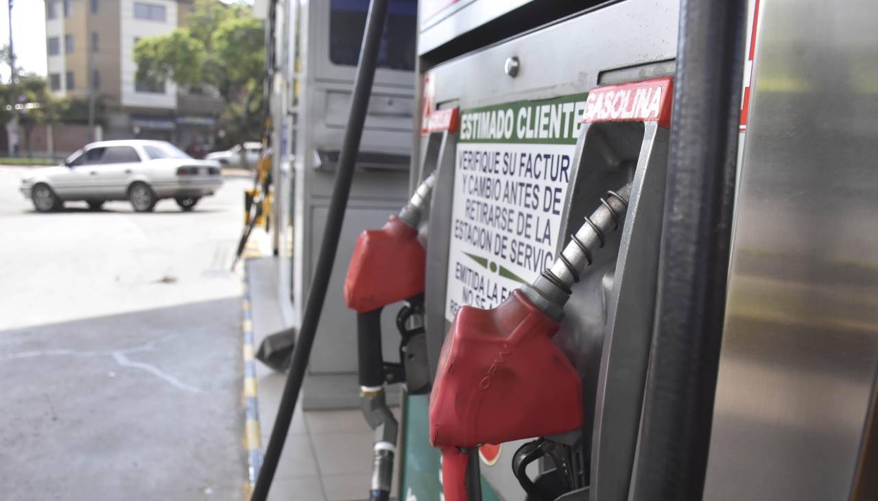 El precio de la gasolina en Bolivia sigue entre los más bajos de Latinoamérica