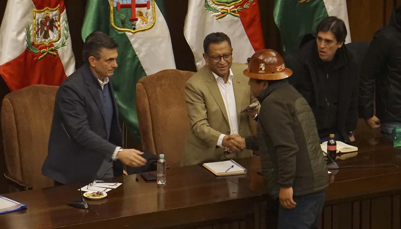 Gobierno cita a Argollo de la COB para firmar acuerdo y dirigente intercultural dice que asistirán