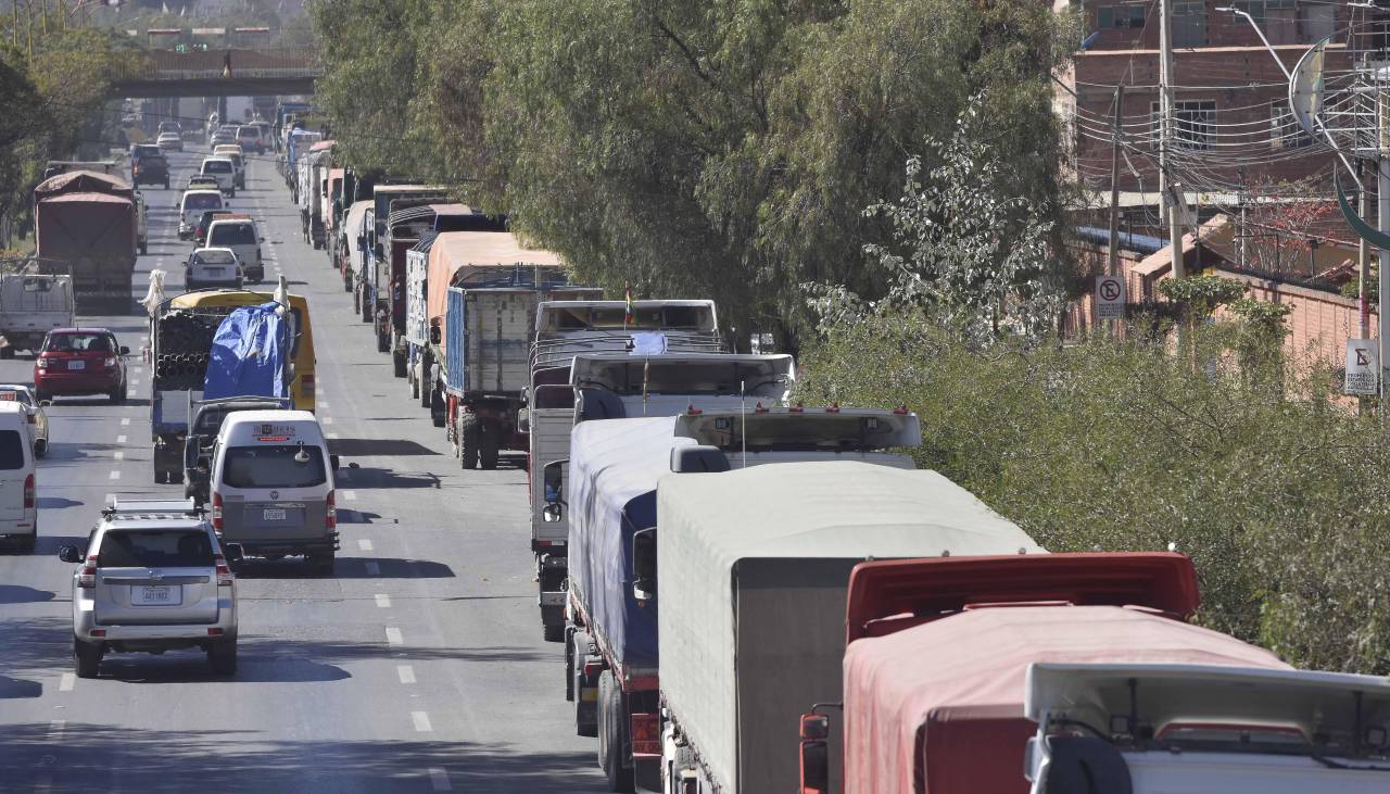 Exportadores de La Paz dicen que el 60% de los camiones están parados “porque no consiguen diésel” 