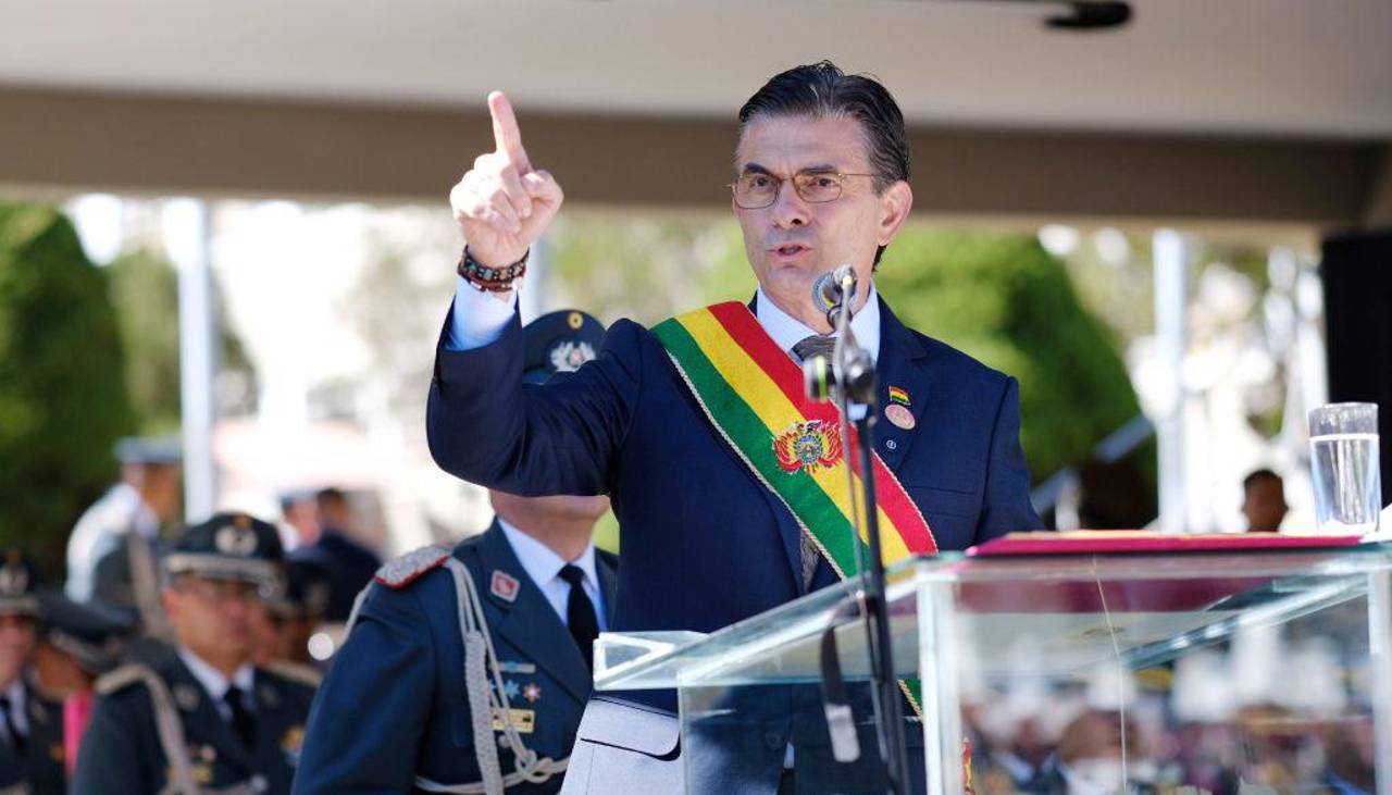 Paz dice que recibió “una Bolivia arrasada”, asegura que hay “extraordinarias reservas de gas” y pide al Legislativo aprobar las leyes estructurales