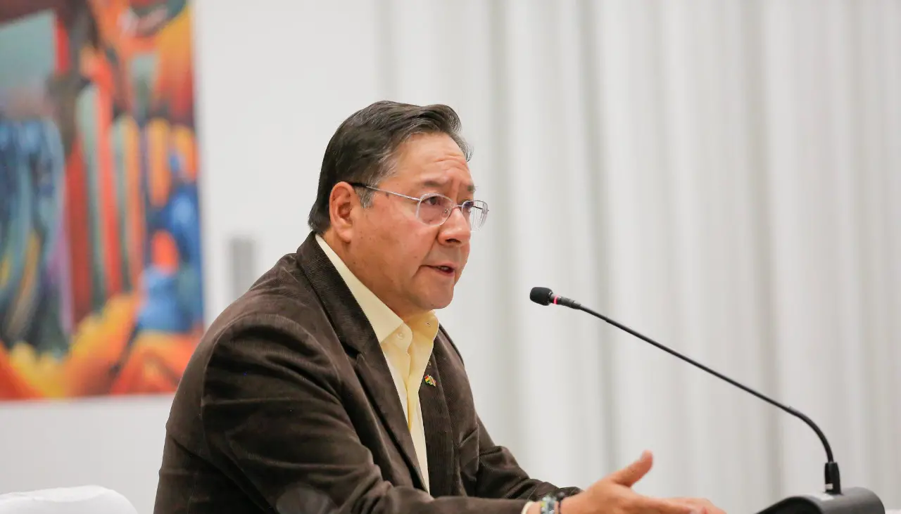 Arce promulga la ley del crédito de $us 150 millones para un programa de agua 