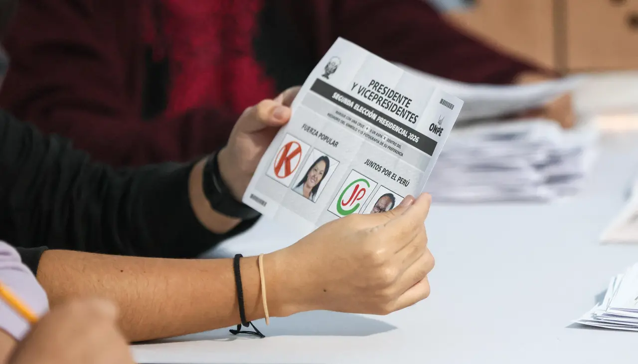 Con el 96% del escrutinio en Perú, ventaja de Sánchez sobre Fujimori sigue sobre 20.000 votos