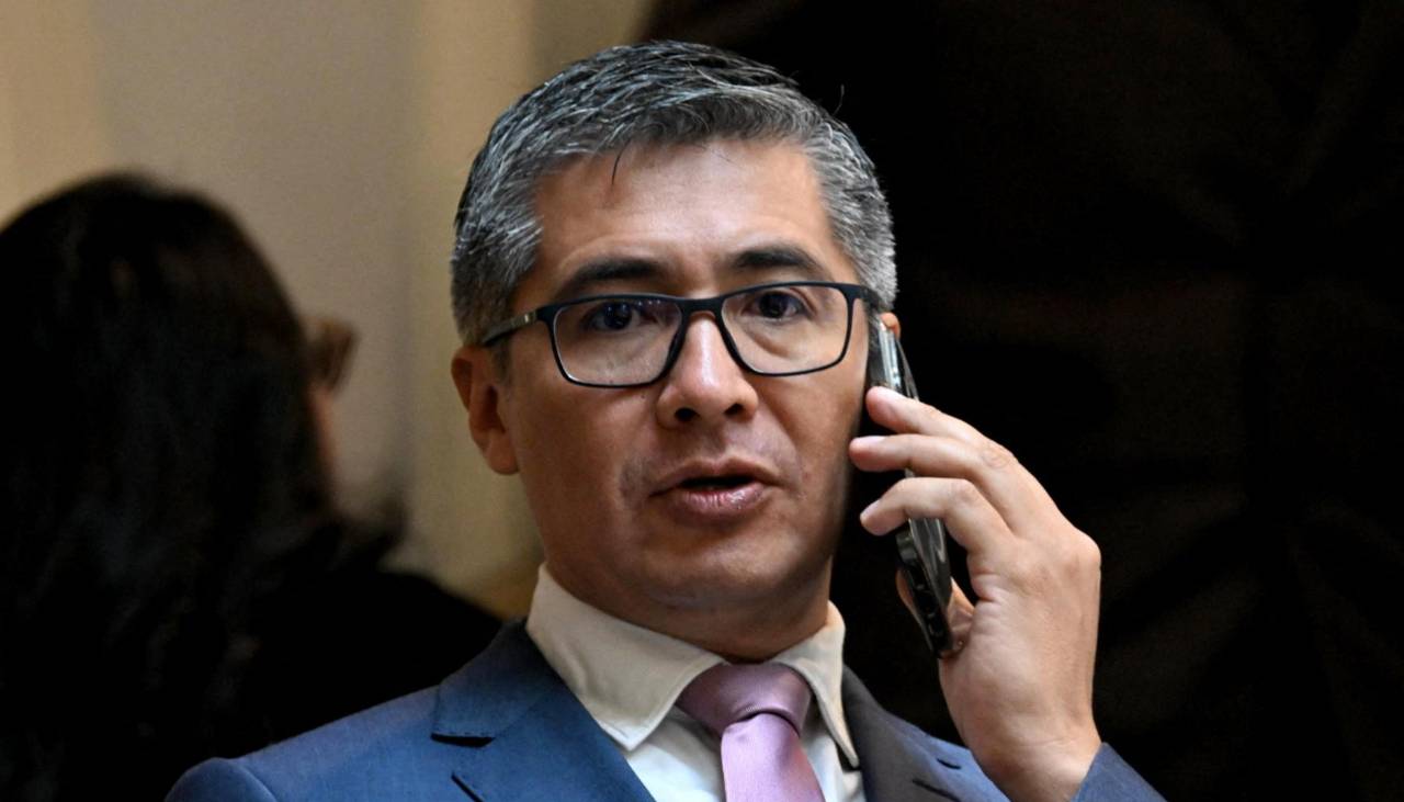 Denuncia contra Espinoza: Senador del PDC pide que “dé un paso al costado” y senadora de Libre exige al Gobierno asumir decisiones