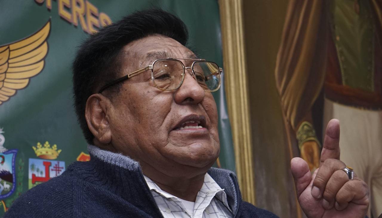 Choferes de Bolivia convocan a ampliado nacional este lunes para definir medidas ante bloqueos 