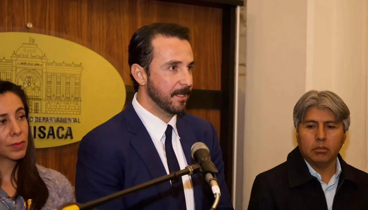 Juan Pablo Velasco remite a la ALD el proyecto de Ley de la Guardia Departamental Cruceña