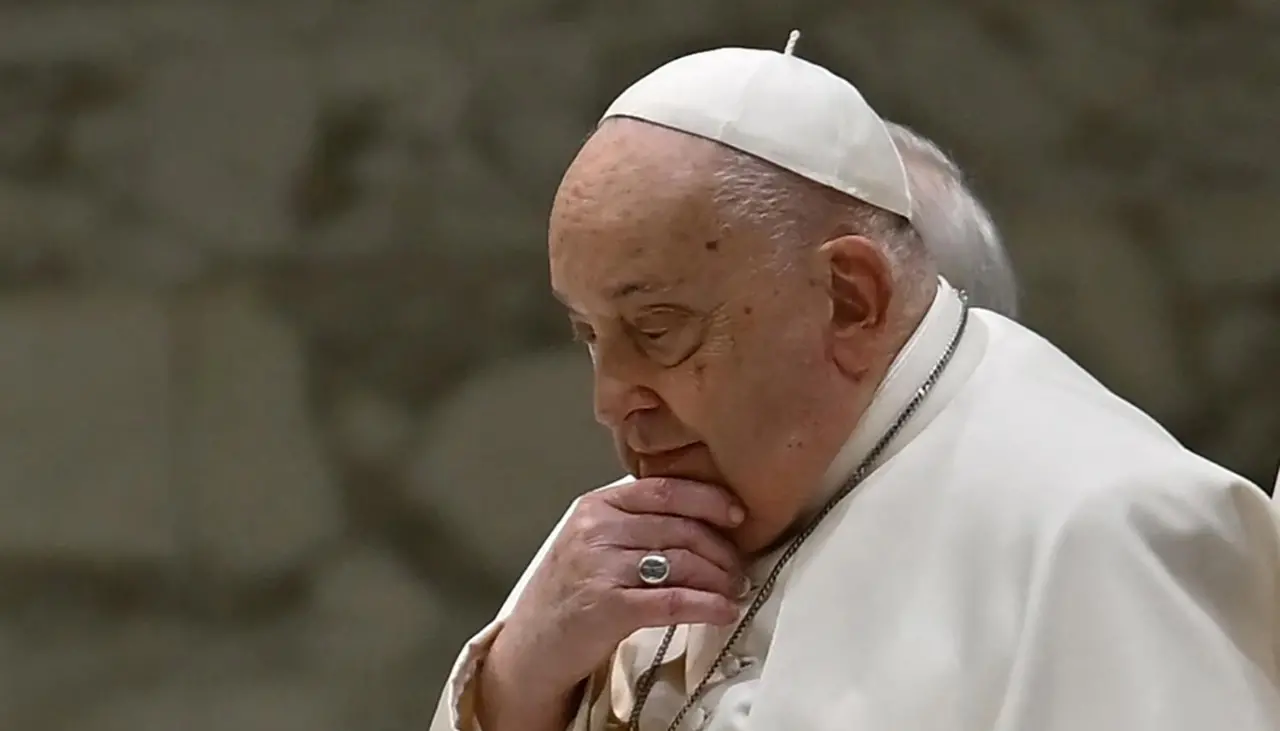 “Me siento sostenido por el pueblo de Dios”, el papa Francisco agradece desde el hospital por las oraciones 