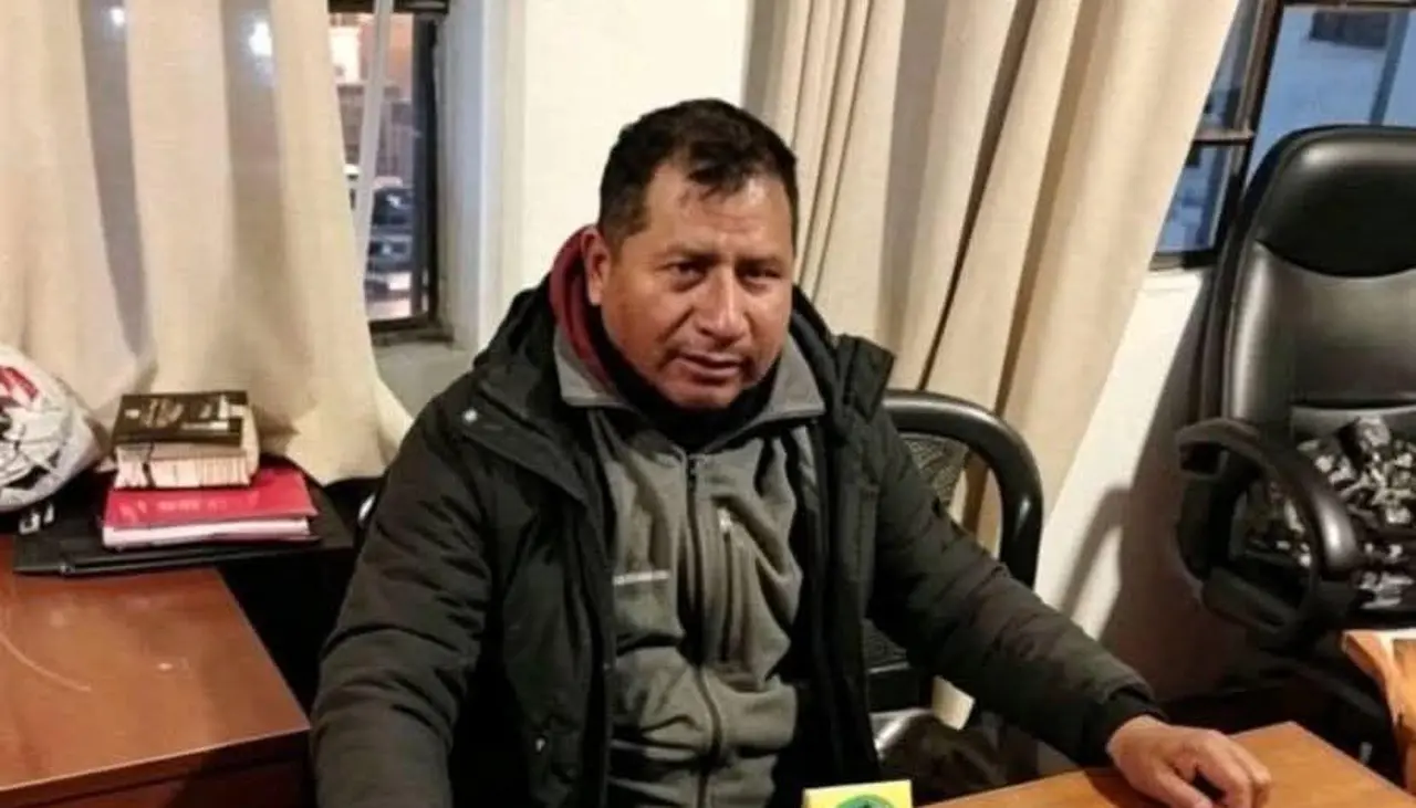 Dan detención preventiva al exfuncionario del gobierno de Arce que instigó a ponchos rojos a usar armas