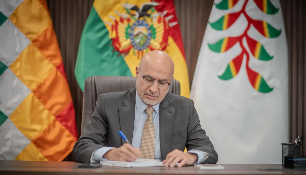 Ministro Lupo dice que se detectó “cifras exorbitantes de malversación” y que “no hay recursos para terminar el año”