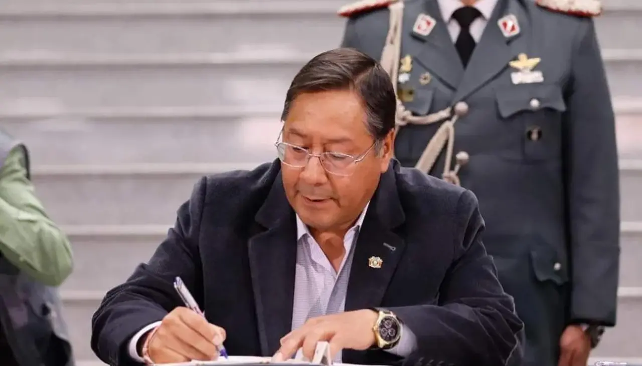 Gobierno de Arce promulga la ley de diferimiento de créditos a días de concluir su mandato 