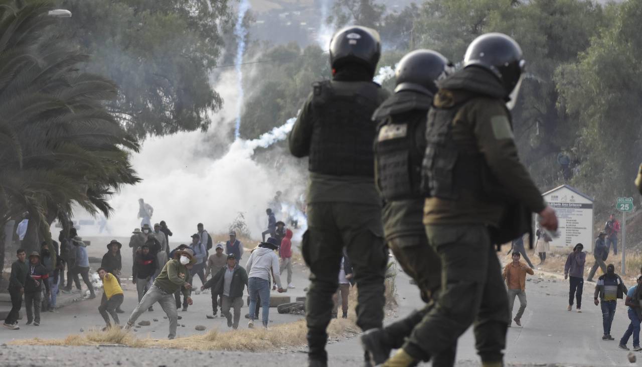 Aprehenden a más de 50 personas en los operativos de desbloqueo en dos zonas de Cochabamba
