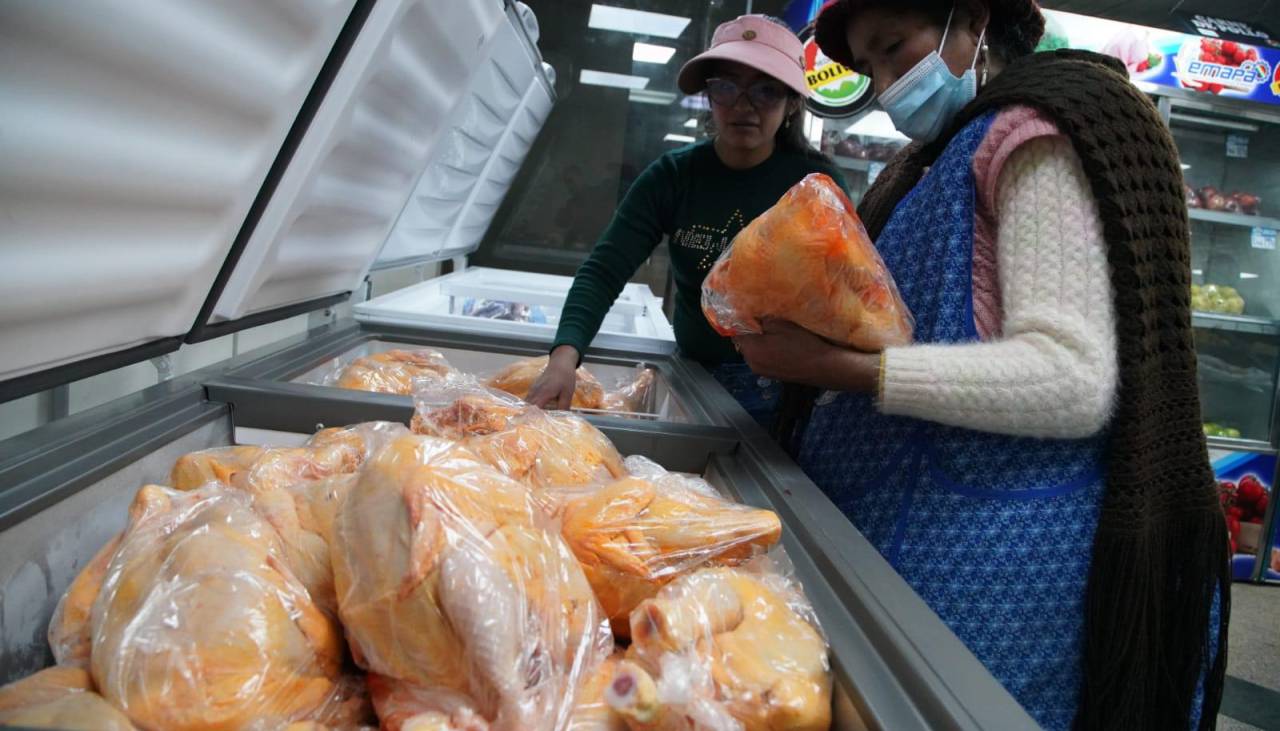 Este lunes hay paro de comerciantes de carne de pollo y cerdo en La Paz