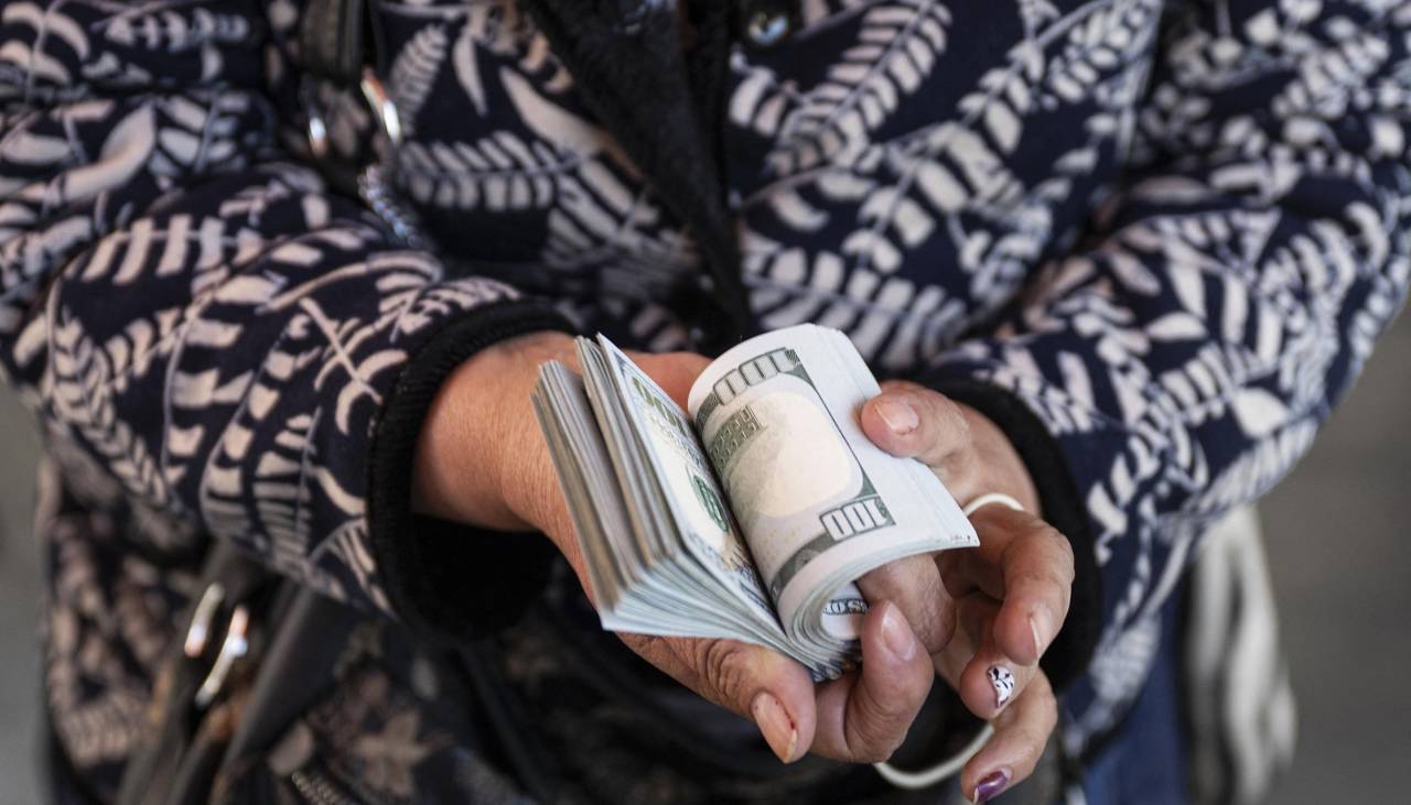 La cotización del dólar vuelve a subir y se acerca a los 11 bolivianos