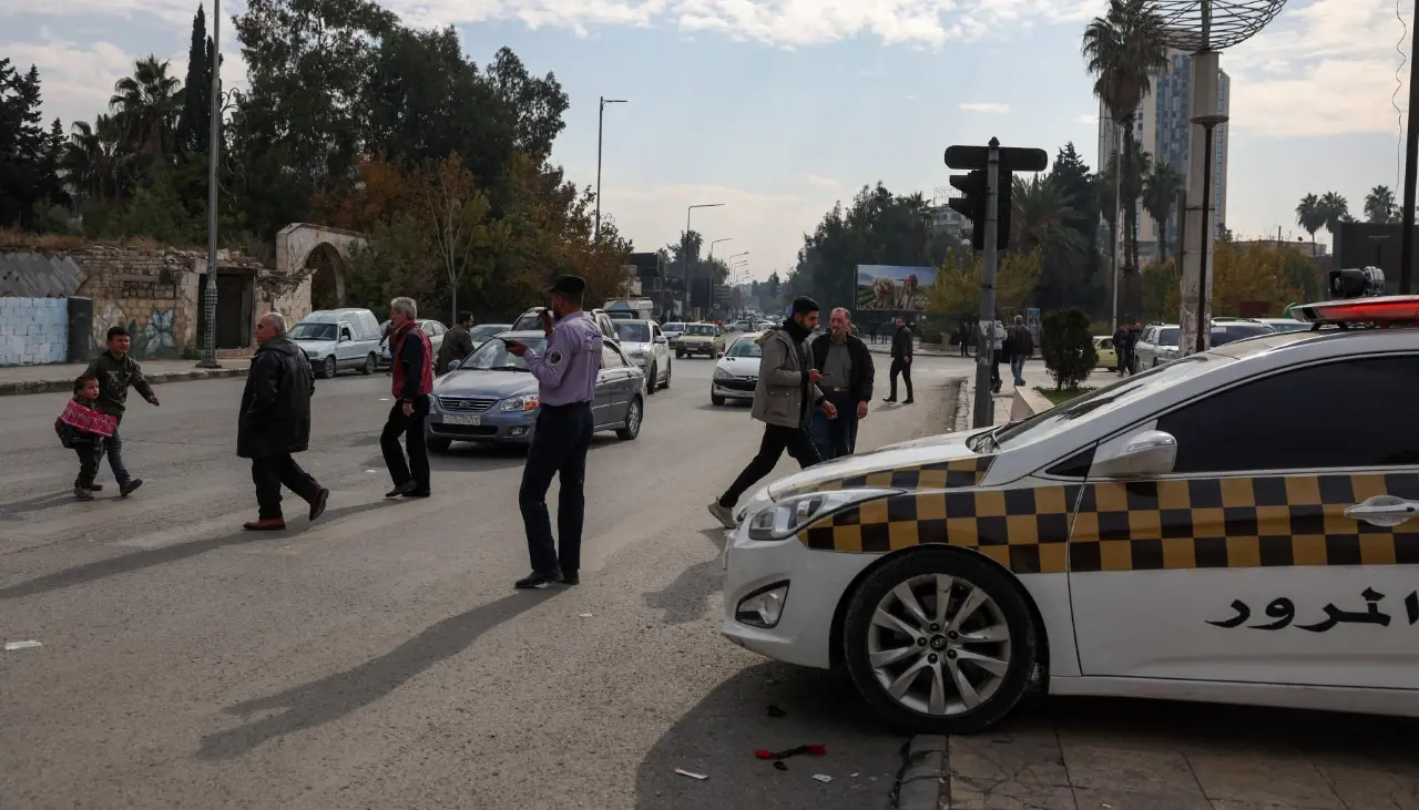 Mueren tres policías en la explosión de un coche bomba cerca de una comisaría en Siria