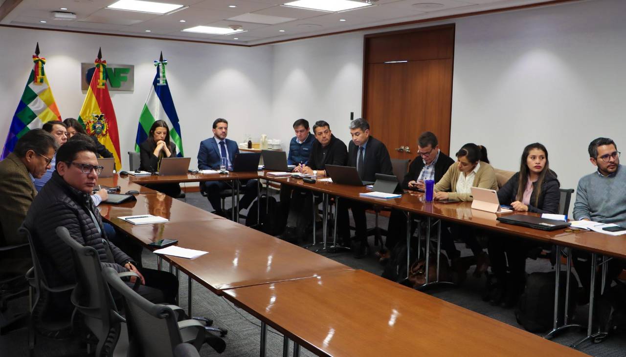 Gobierno y la CAF instalan mesas de trabajo para realizar ajustes de fortalecimiento a la gestión vial