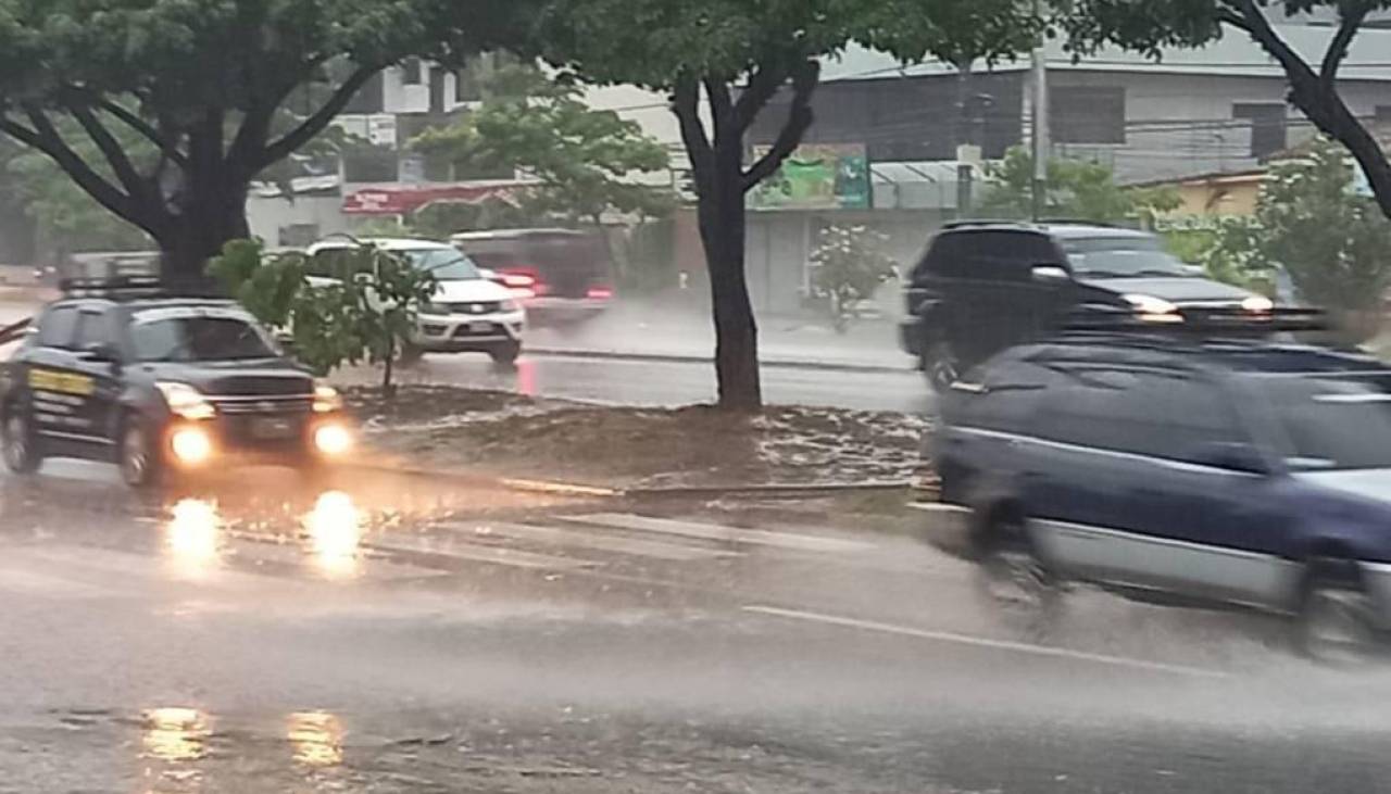 Senamhi emite alerta naranja por lluvias y tormentas eléctricas en cuatro departamentos del país; rige hasta Navidad