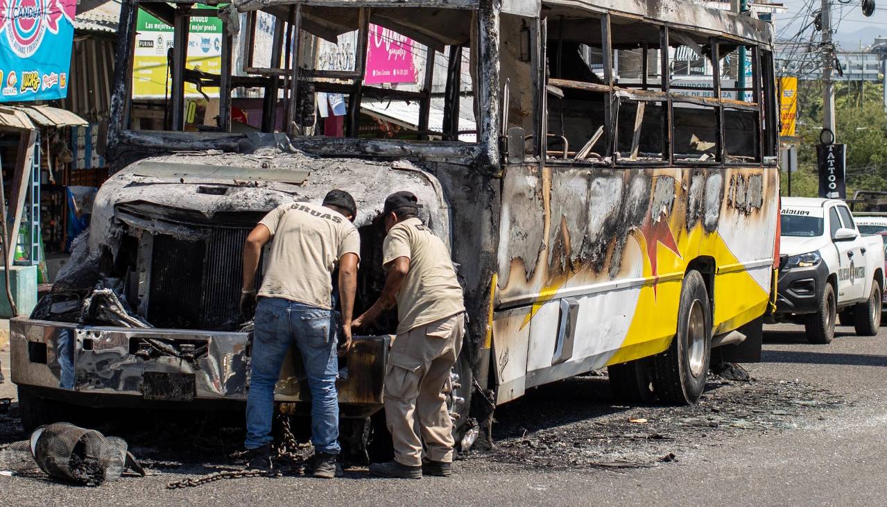 México: Cancelan vuelos internacionales en Puerto Vallarta tras ola de violencia en Jalisco