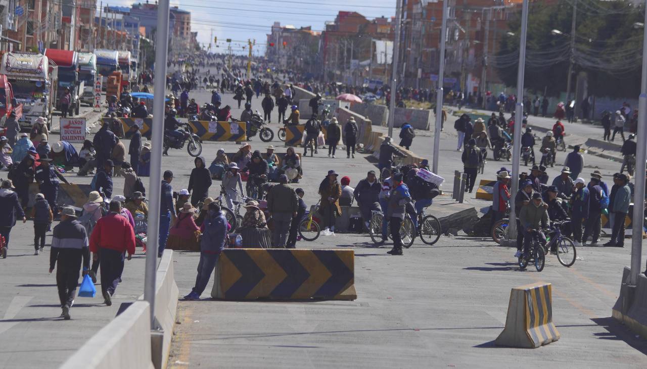 Sectores movilizados en El Alto deciden mantener bloqueos y descartan un cuarto intermedio para corredor humanitario