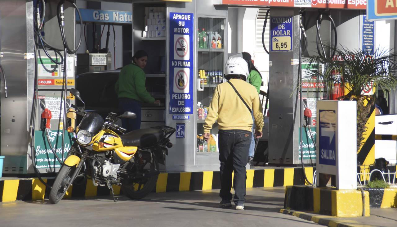 Asosur reporta que surtidores de Santa Cruz operan al 30% por retrasos en las entregas desde YPFB 