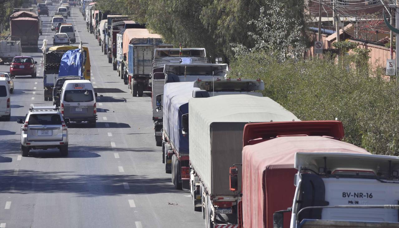Transportistas de Potosí reportan filas por combustible y dicen que “no hay respuesta favorable” de YPFB y la ANH