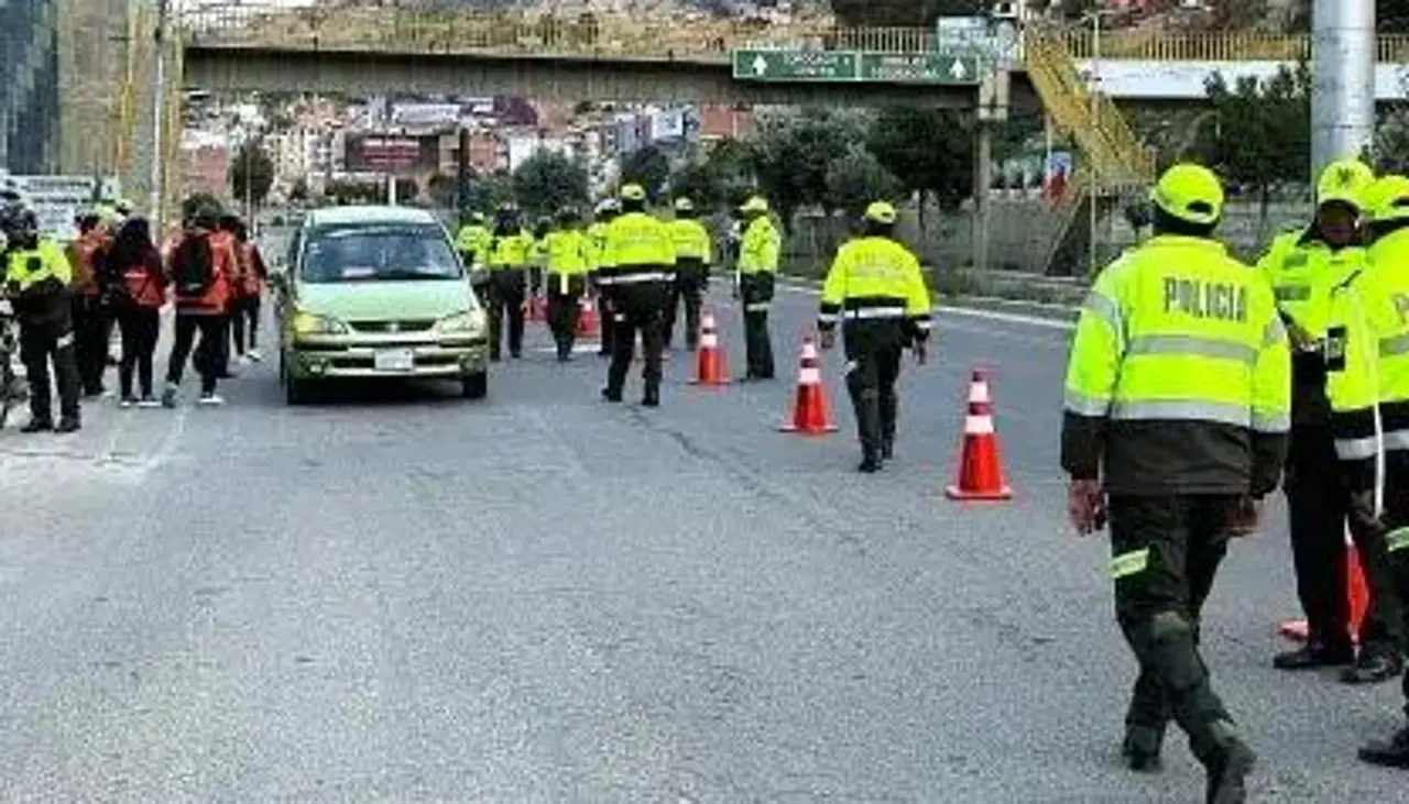 Expolicías y cívicos saludan determinación del cierre de comisarías de Tránsito