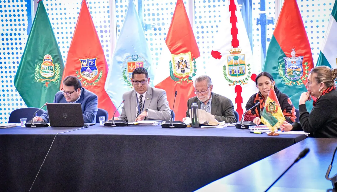 Comisión mixta instala sesión para tratar la convocatoria para elegir vocales del TSE 