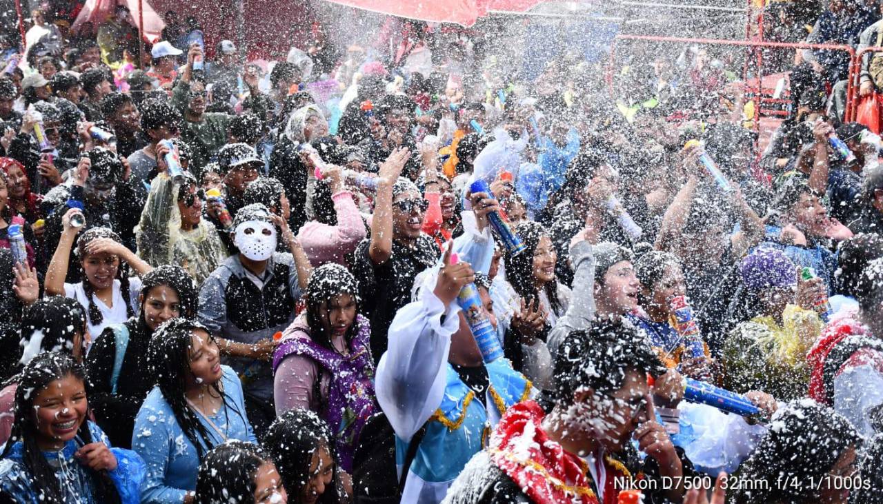 Carnaval: Bolivia vibró con tradición, folklore y diversión y se alista para el primer día de feriado