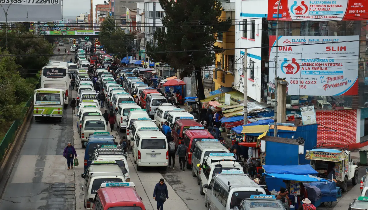 Falta combustible: Caos, larga espera y molestia, el panorama que se observa en surtidores