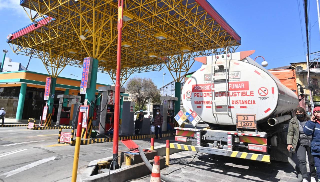 Diputados crean comisión para investigar las denuncias contra YPFB sobre la calidad de la gasolina y supuesto sobreprecio 