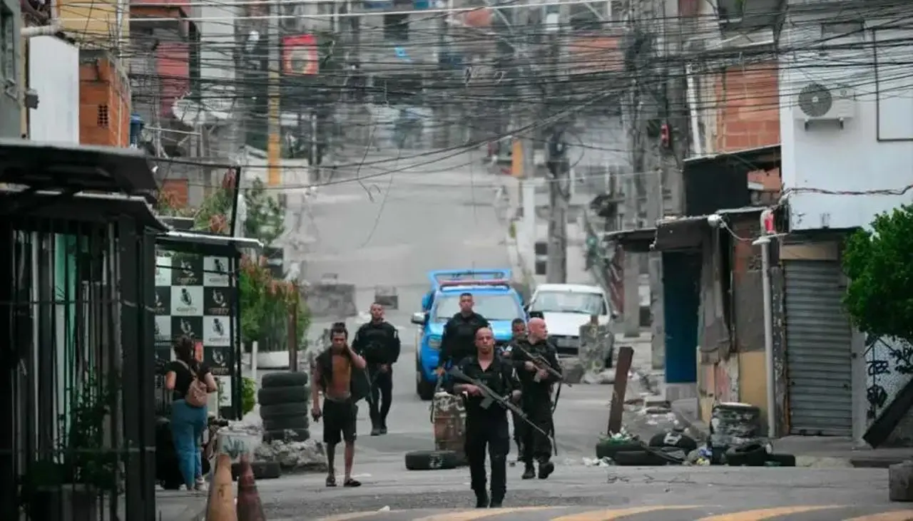 Una mujer muere en un tiroteo en una de las principales autopistas de Río de Janeiro