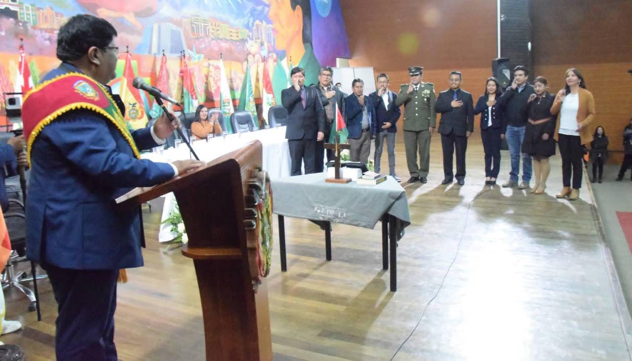 “Luz para los barrios” de El Alto y seguridad: Eliser Roca lanza el primer plan y posesiona subalcaldes