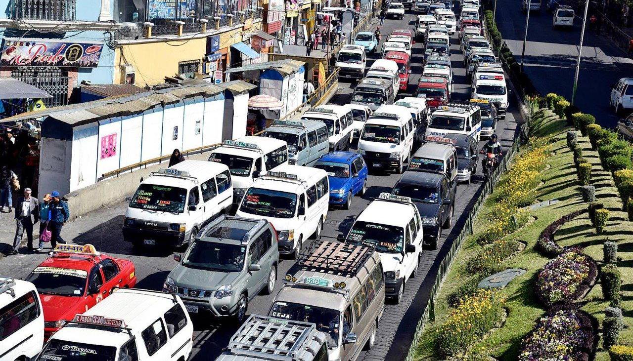 Choferes y vecinos rechazan el estudio de costos del transporte público elaborado por la Alcaldía de La Paz 