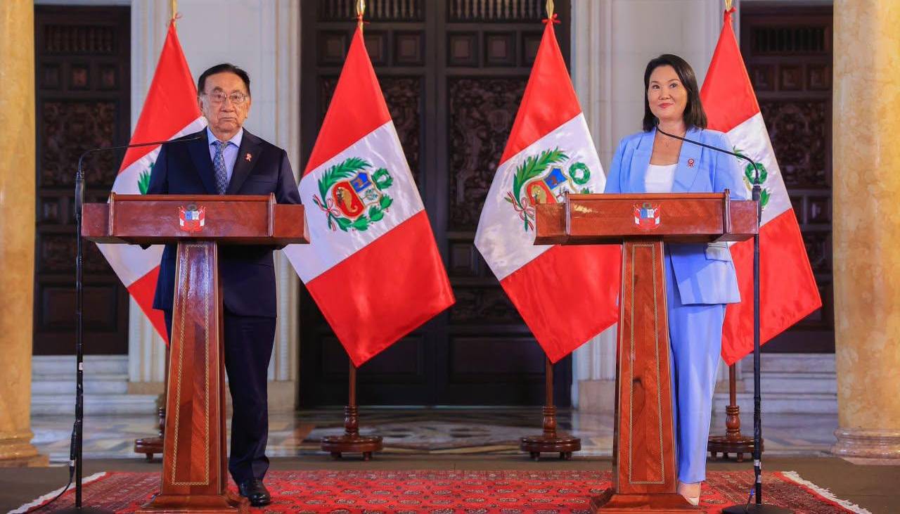 Perú vive su noveno cambio de presidente en diez años con la investidura de Keiko Fujimori