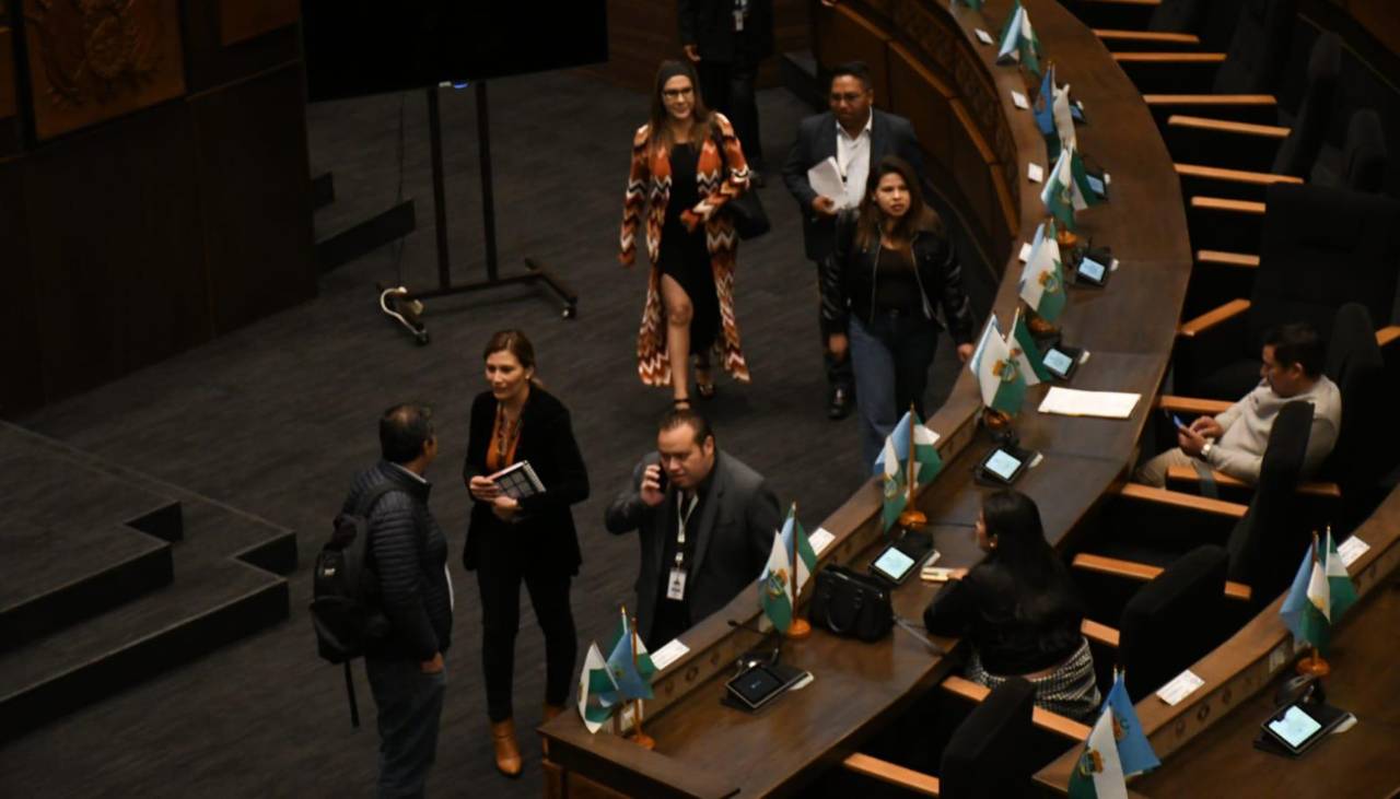 Diputados de Libre denuncian “sabotaje” por inasistencia de senadores a interpelación de ministro Oviedo