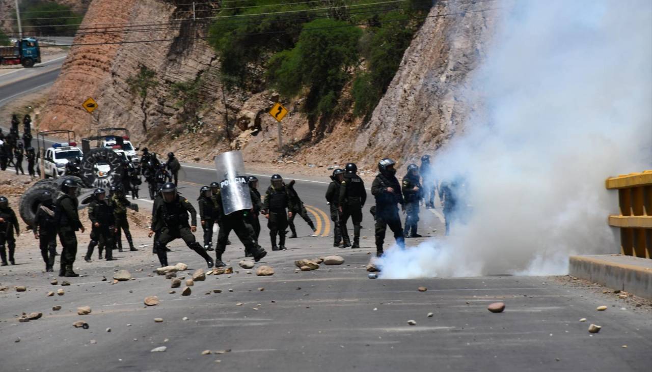 Evistas mantienen bloqueada la ruta nueva Santa Cruz - Cochabamba; dicen que la medida se masificará los próximos días