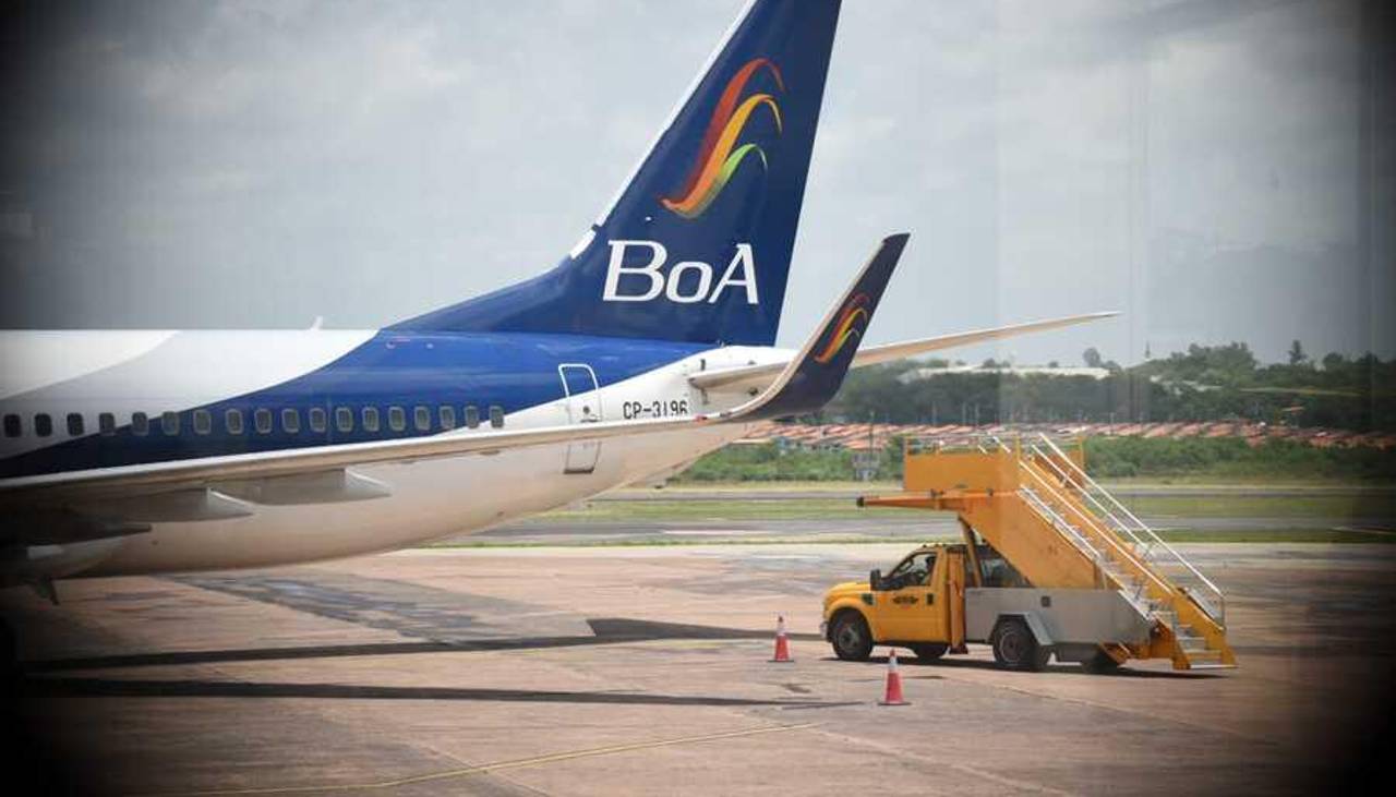 Pasajeros denuncian nuevo retraso de un vuelo de BoA y que los bajaron del avión por “mantenimiento” 