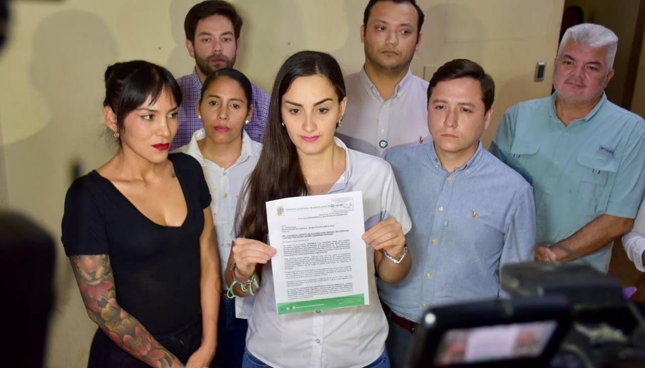 Concejales cruceños exigen a Migración medidas para evitar fuga de Fernández, que tiene orden de aprehensión