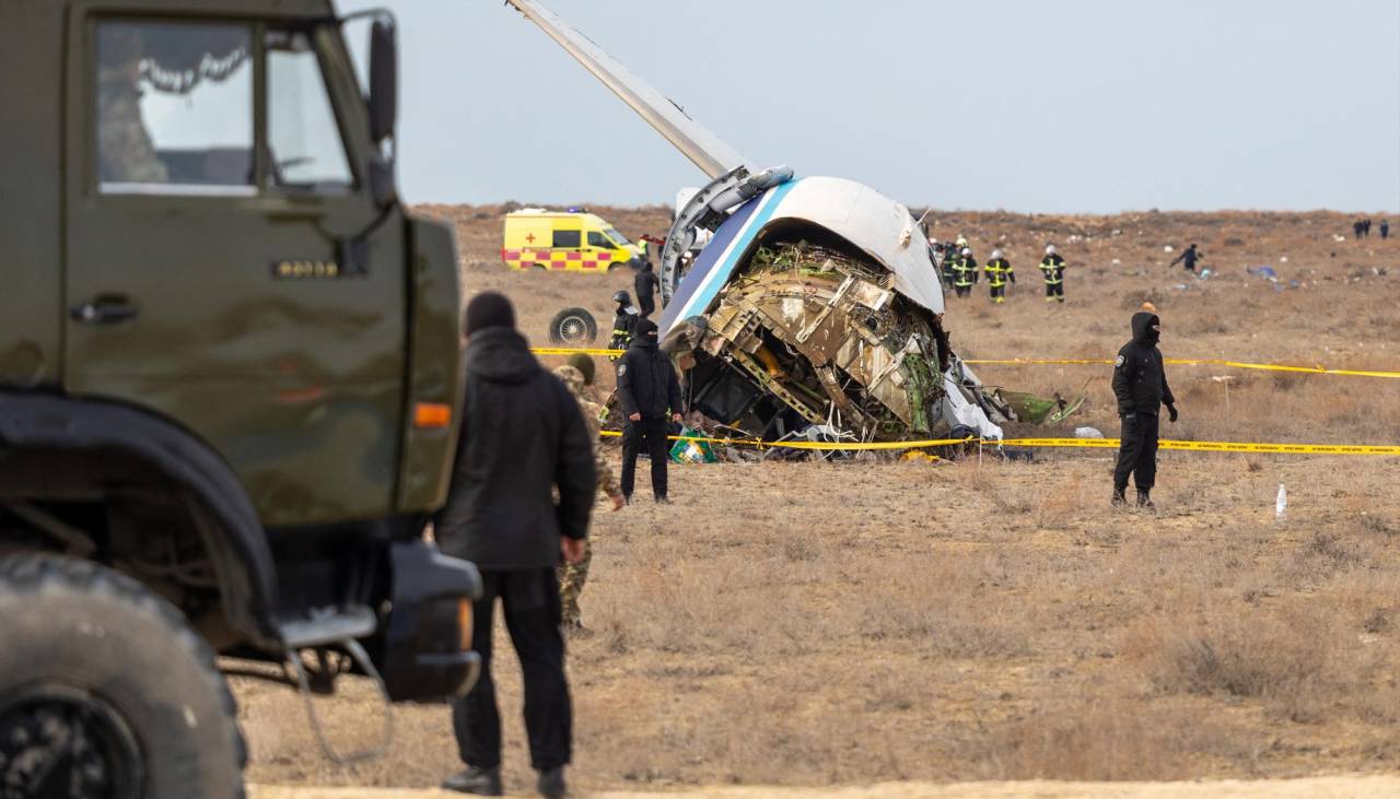 Video: Así fue el momento en el que un avión de pasajero se estrella en Kazajistán