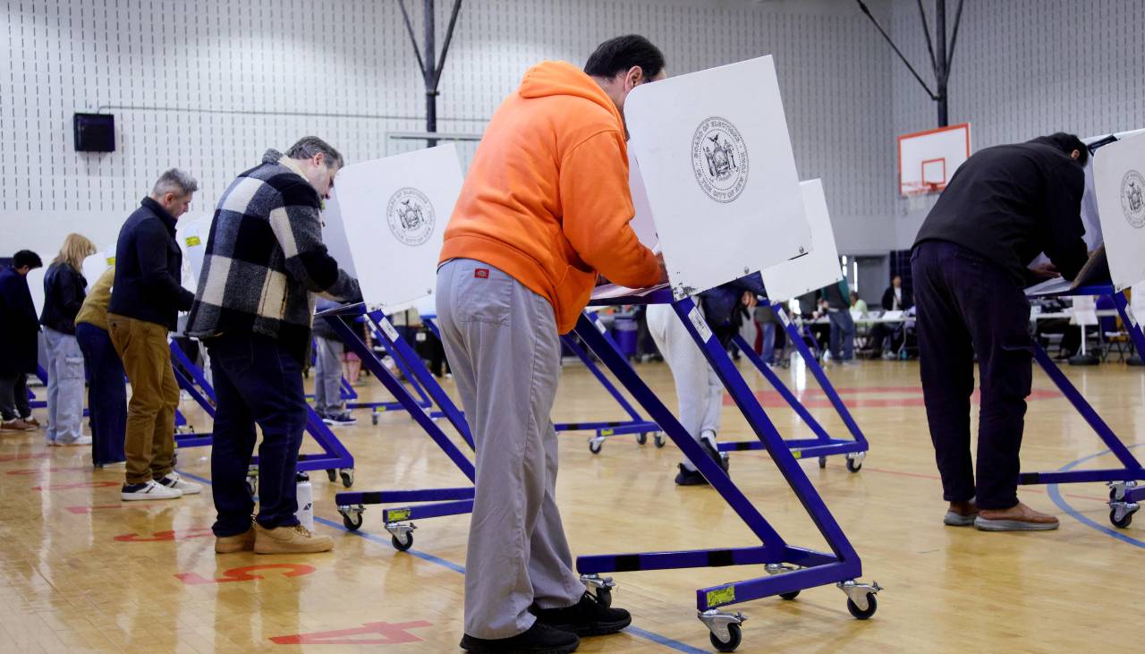 Los neoyorquinos eligen alcalde en una jornada marcada por el récord de voto anticipado